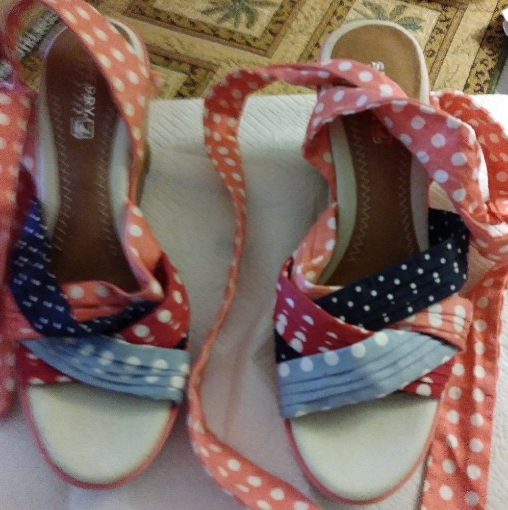 Wedge sandal. Multi color